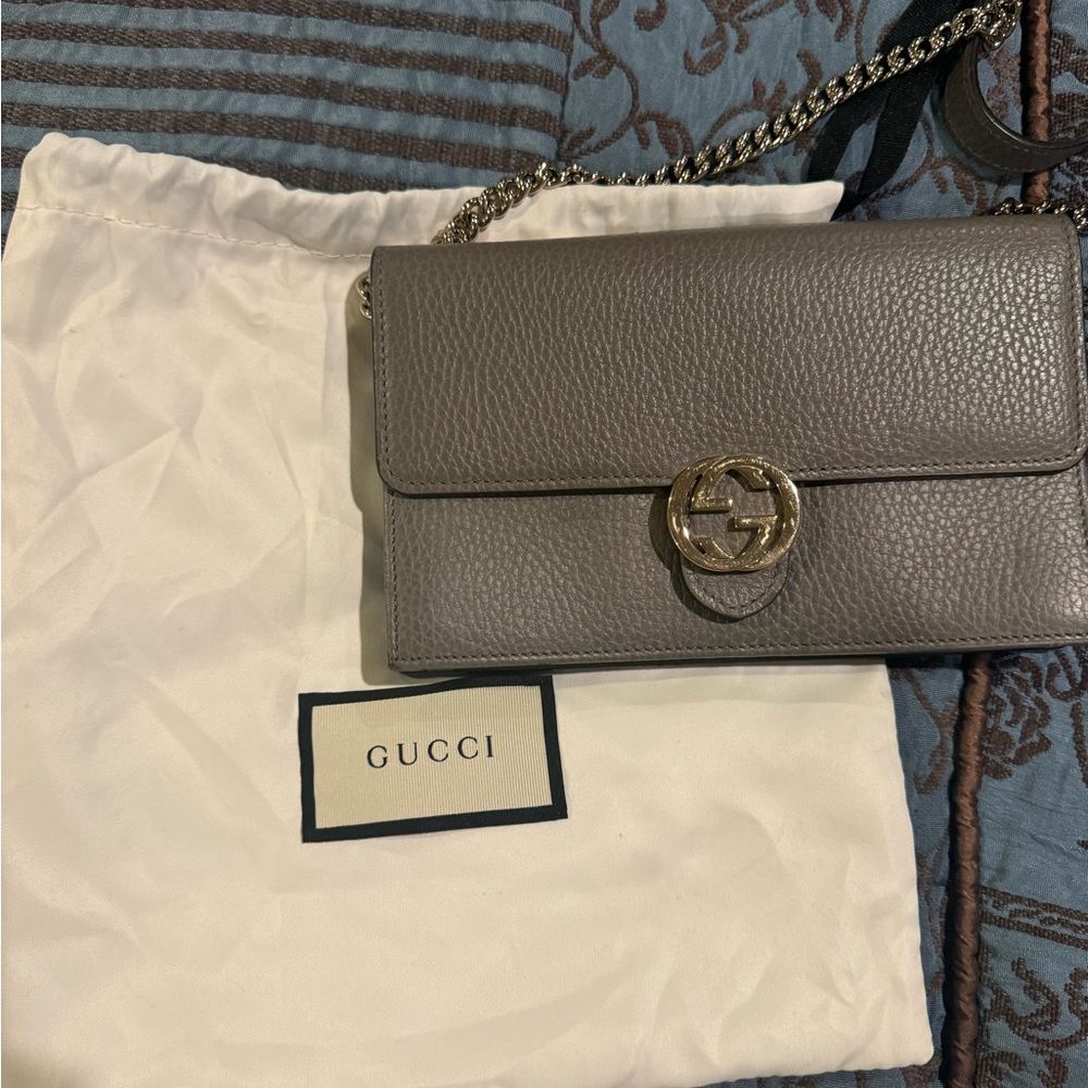 Interlocking G Logo Leather Wallet with chain